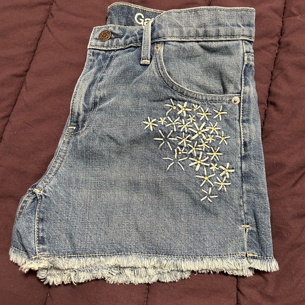 Gap -Girlfriend shorts with embroidery - Picture 5 of 5